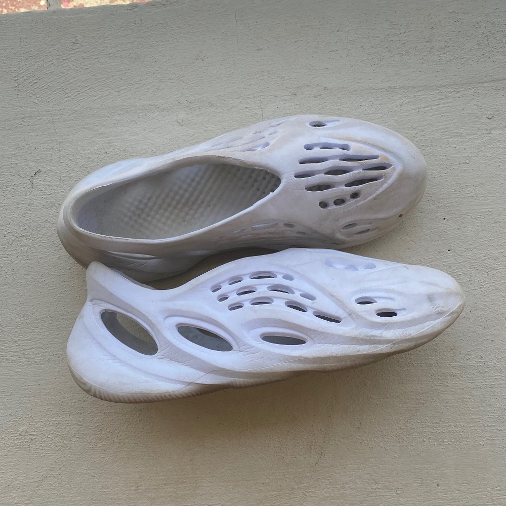 Yeezy foam runners beat